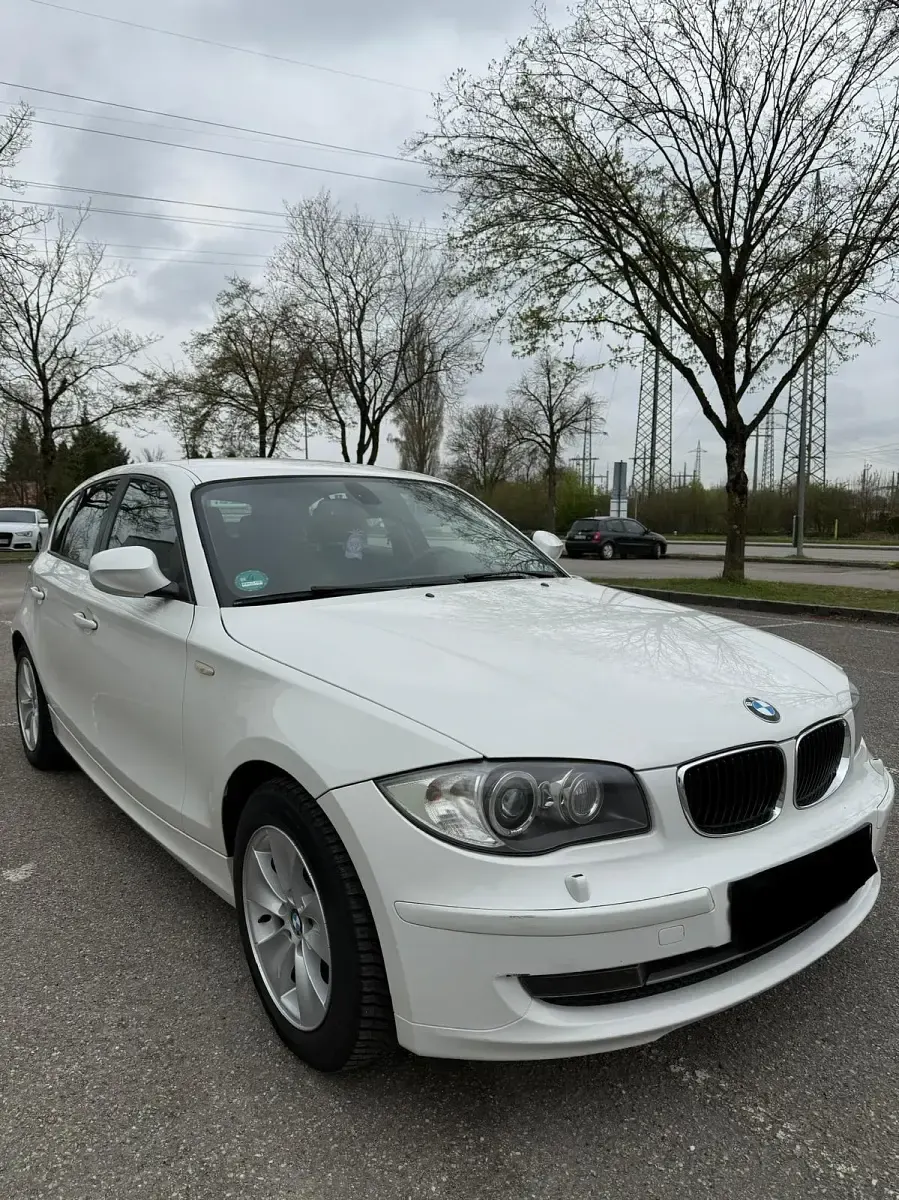 Gebraucht BMW 116 122 PS (89 kW) 2011 Weiß Kleinwagen