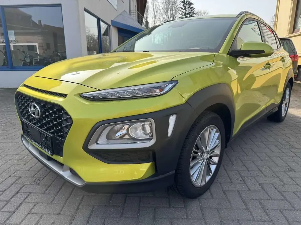 Gebraucht Hyundai Kona Advantage 120 PS (88 kW) 2020 Acid yellow SUV