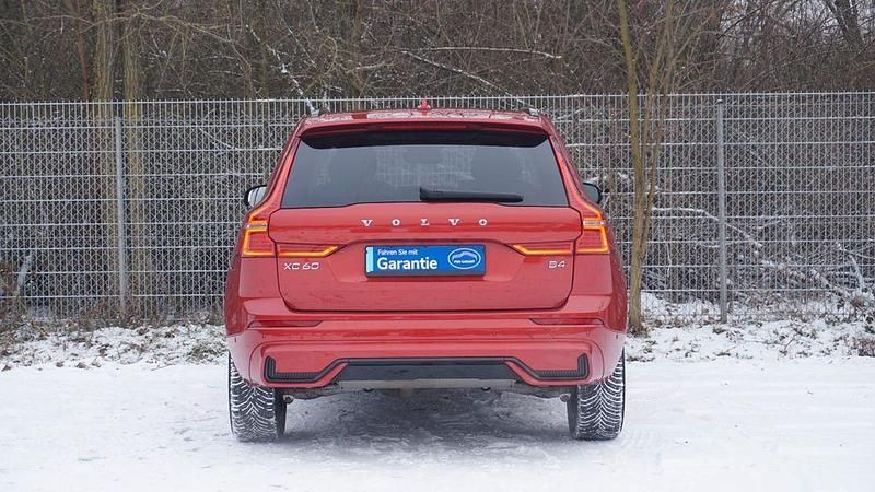 Gebraucht Volvo XC60 Plus 197 PS (144 kW) 2024 Rot SUV