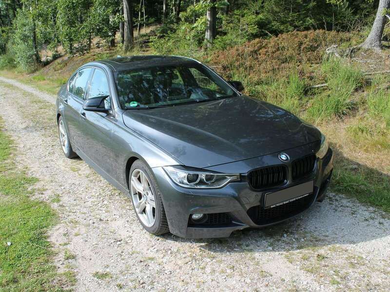 Grau Gebraucht 2013 BMW ActiveHybrid 3 Sport Line Limousine | 21.799 € - Bild 1/4