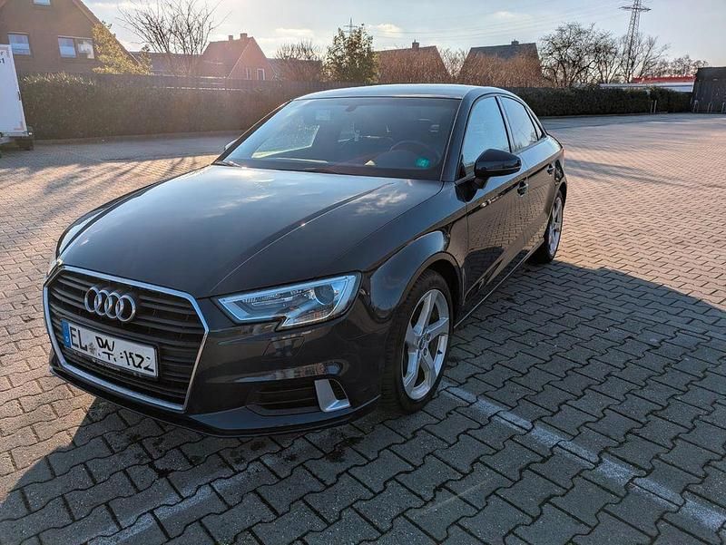 Gebraucht Audi A3 Ambiente 150 PS (110 kW) 2019 Blau Limousine