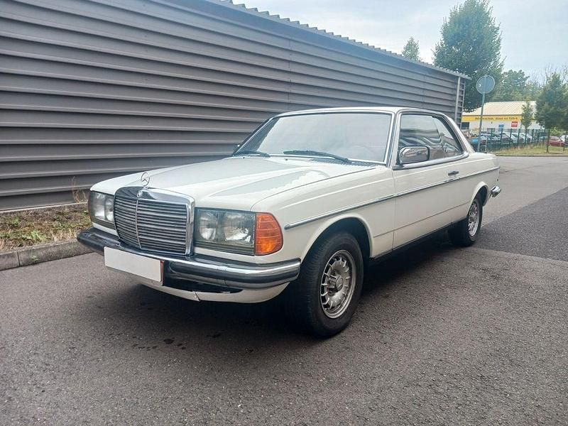 Gebraucht Mercedes 280 185 PS (136 kW) 1979 Weiß Coupé