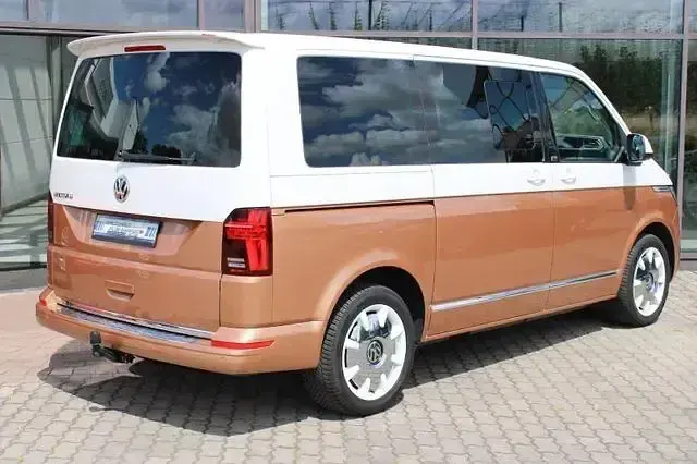 Usado VW Multivan Generation Six 199 HP (146 kW) 2020 Castanho Monovolume