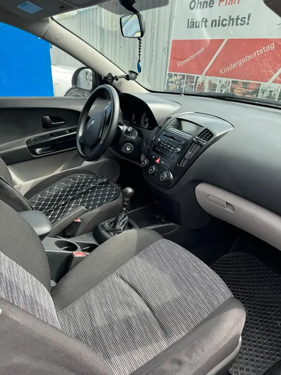 Gebraucht Kia Ceed 90 PS (66 kW) 2009 Schwarz Kleinwagen