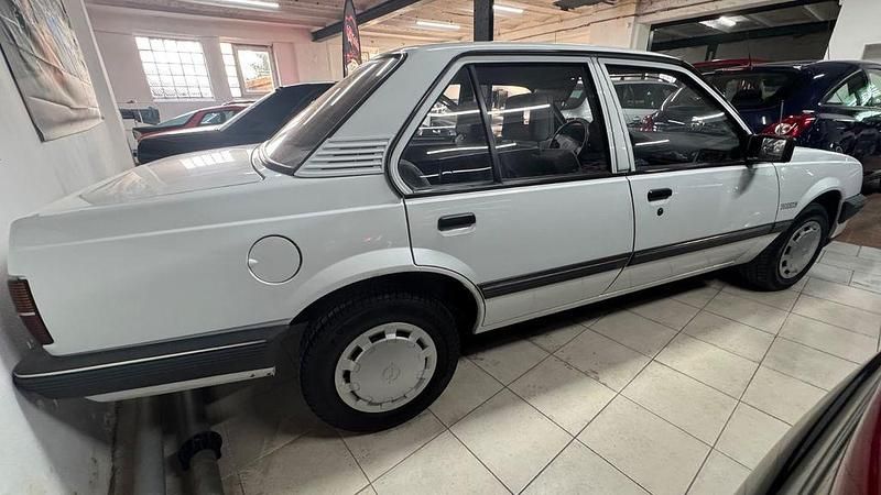 Gebraucht Opel Ascona 75 PS (55 kW) 1988 Weiß Limousine