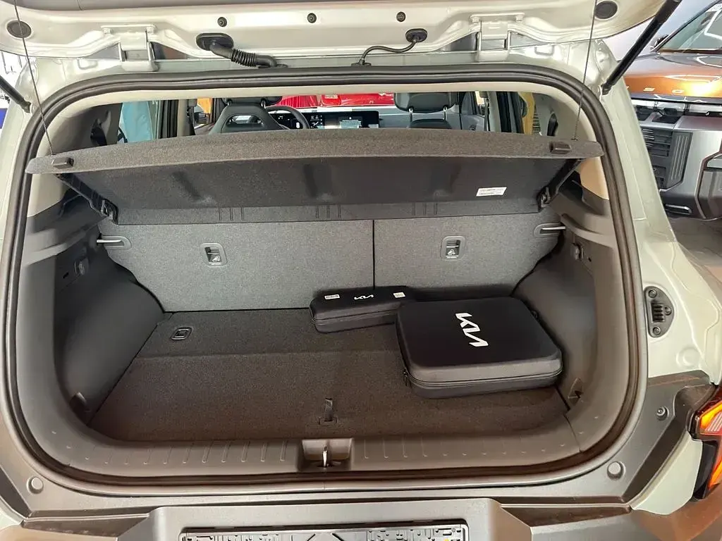 Neu Kia EV2 Earth 108 kW (147 PS) 2026 Grau SUV