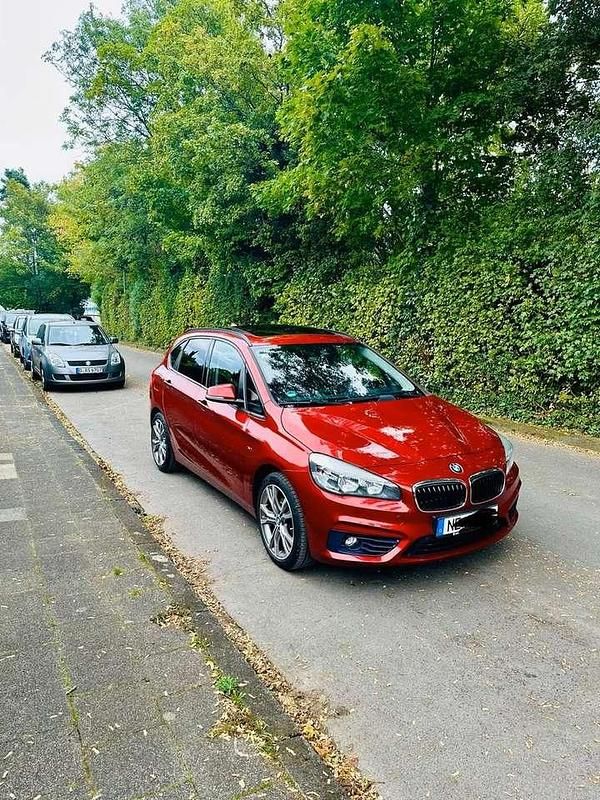 Rot Gebraucht 2014 BMW 218 Sport Line Kombi | 10.900 € (Fairer Preis) - Bild 1/4