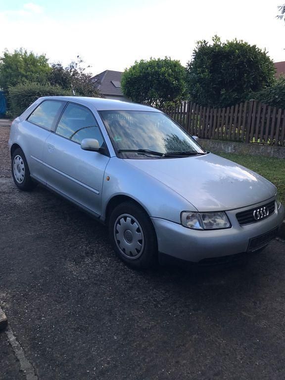Silber Gebraucht 1999 Audi A3 Ambiente Kleinwagen | 800 € (Superpreis) - Bild 1/3