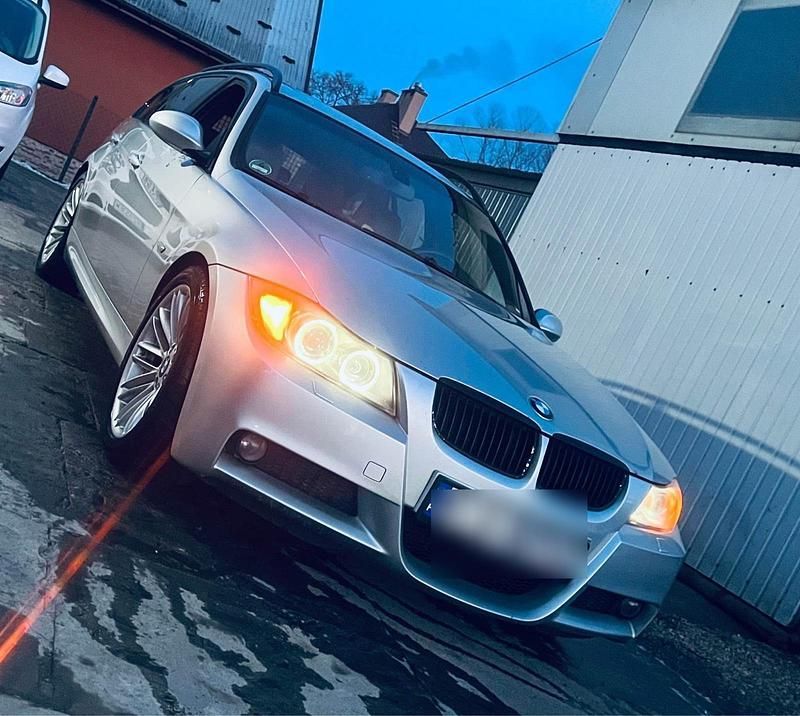 Silber Gebraucht 2008 BMW 330 Kombi | 6.800 € - Bild 1/4