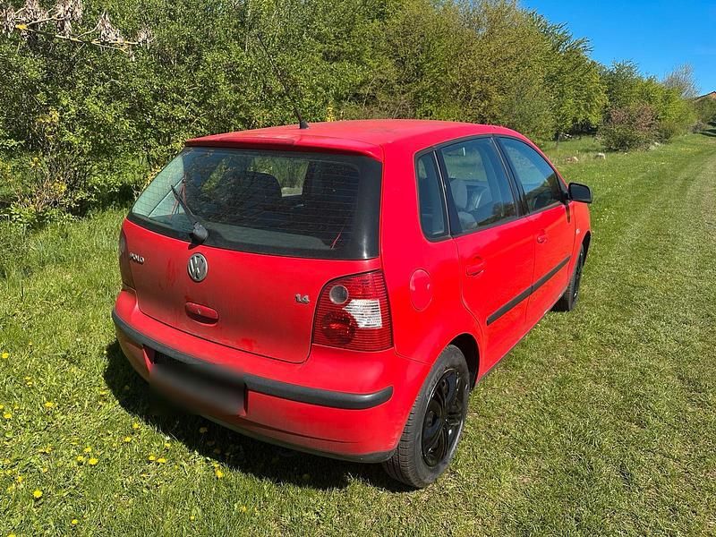 Second-hand VW Polo 75 CP (55 kW) 2003 Roșu Hatchback
