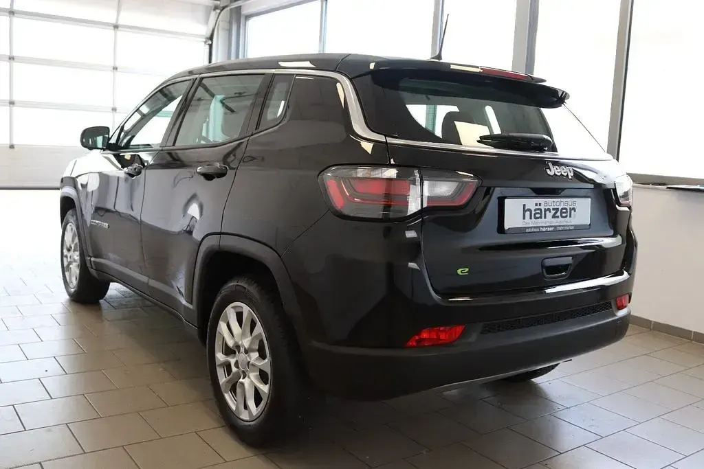 Gebraucht Jeep Compass Altitude 131 PS (96 kW) 2024 Schwarz SUV