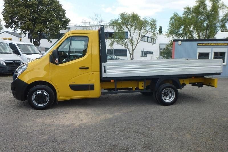 Gebraucht Opel Movano 131 PS (96 kW) 2021 Safrangelb/saffron yellow Van