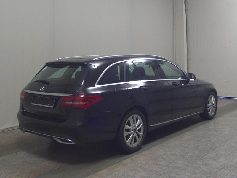 Gebraucht Mercedes C220 Avantgarde 194 PS (142 kW) 2020 Schwarz Limousine