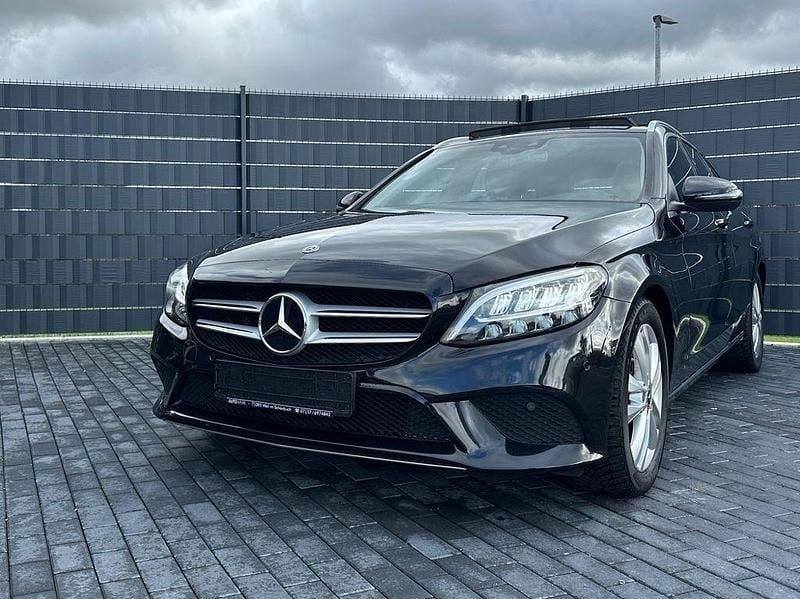 Schwarz Gebraucht 2019 Mercedes C220 Avantgarde Limousine | 20.990 € (Guter Preis) - Bild 1/4