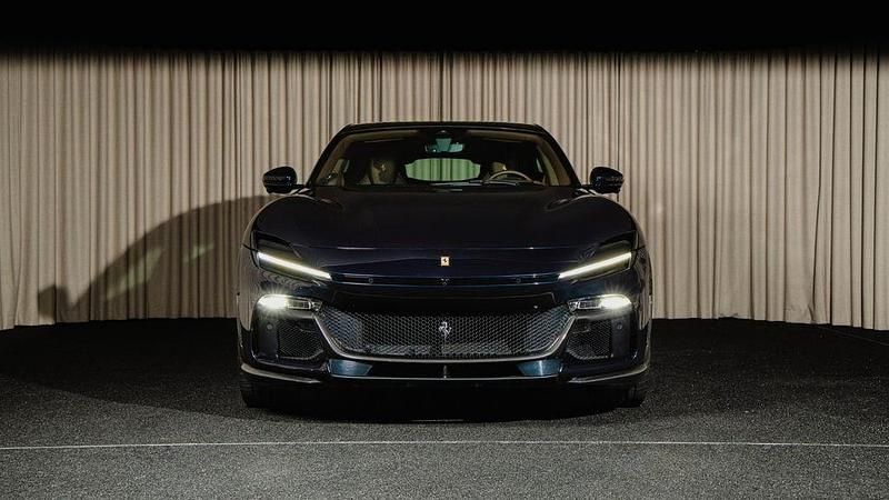 Gebraucht Ferrari Purosangue 725 PS (533 kW) 2024 SUV