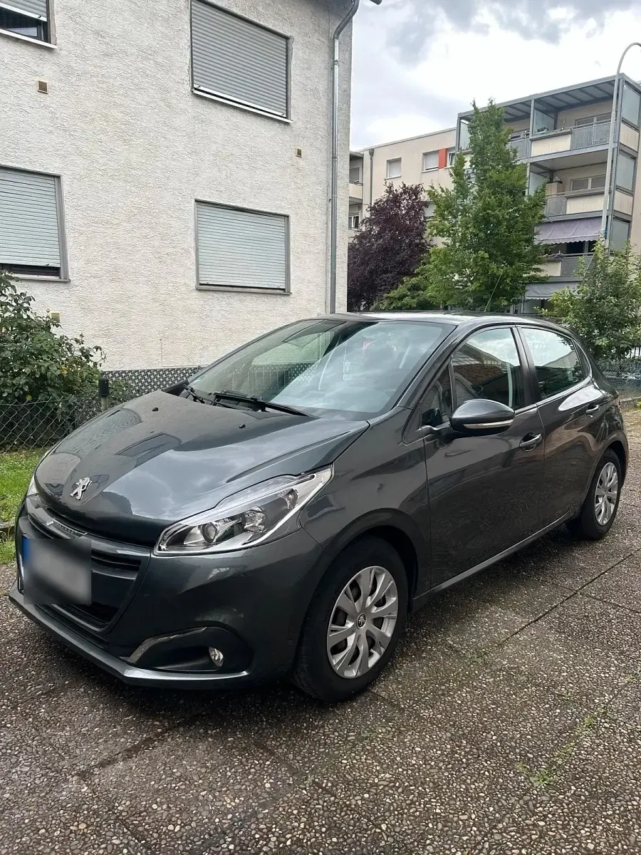 Gebraucht Peugeot 208 82 PS (60 kW) 2016 Grau Kleinwagen