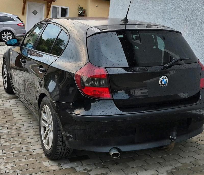 Gebraucht BMW 118 122 PS (89 kW) 2006 Schwarz Kleinwagen