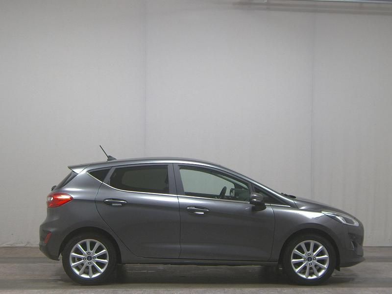 Grau Gebraucht 2020 Ford Fiesta Titanium Kleinwagen | 8.780 € (Fairer Preis) - Bild 1/4