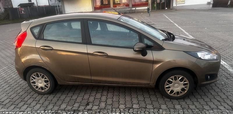 Gebraucht Ford Fiesta 80 PS (58 kW) 2014 Braun Kleinwagen