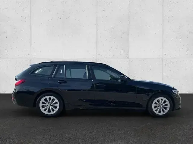 Gebraucht BMW 320e Sport Line 204 PS (150 kW) 2021 Schwarz 2 Kombi