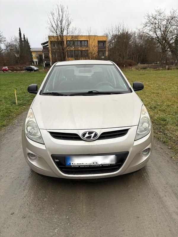 Silber Gebraucht 2010 Hyundai i20 Kleinwagen | 4.150 € (Fairer Preis) - Bild 1/4