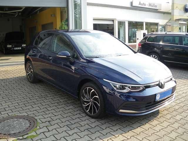 Gebraucht VW Golf VIII Active 131 PS (96 kW) 2022 Atlantic blue metallic Limousine