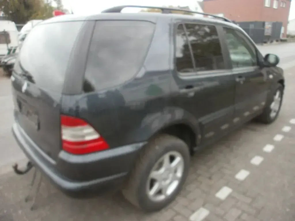 Gebraucht Mercedes ML320 218 PS (160 kW) 2000 Grau SUV