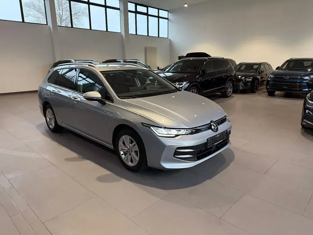 Gebraucht VW Golf VIII 150 PS (110 kW) 2024 Silber Kombi