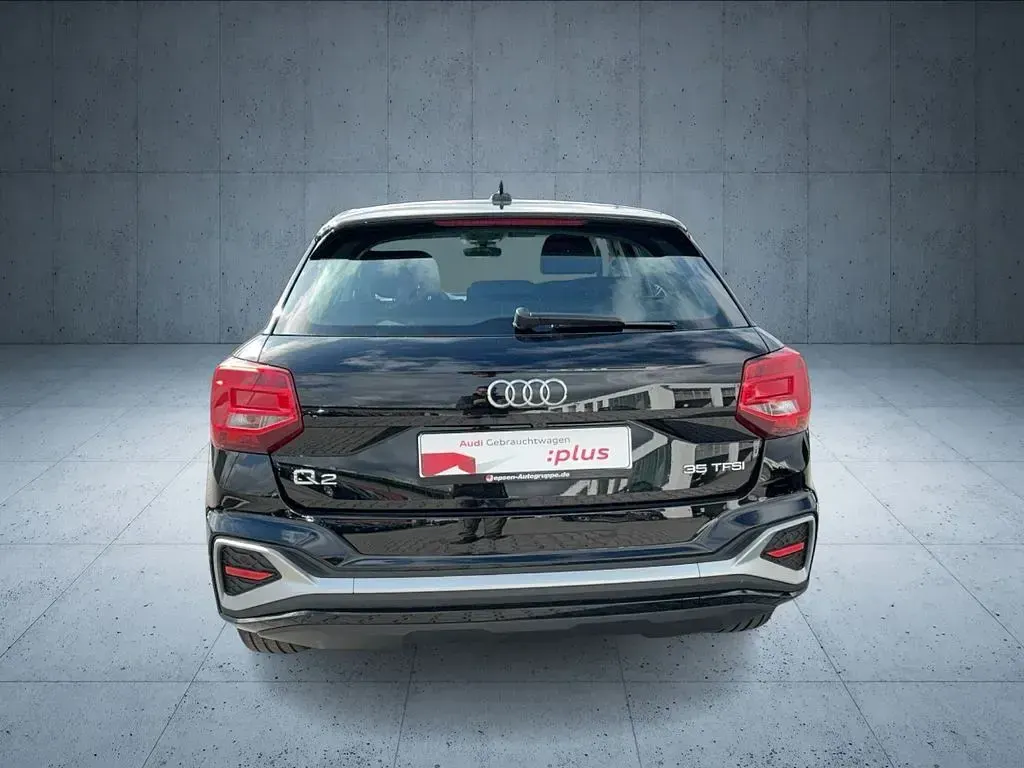 Gebraucht Audi Q2 S-Line 150 PS (110 kW) 2023 Mythosschwarz metallic SUV