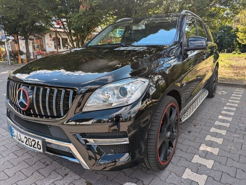Schwarz Gebraucht 2012 Mercedes ML250 Edition 1 SUV | 14.500 € (Guter Preis) - Bild 1/4