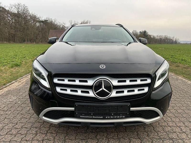 Gebraucht Mercedes GLA200 136 PS (100 kW) 2017 Schwarz SUV