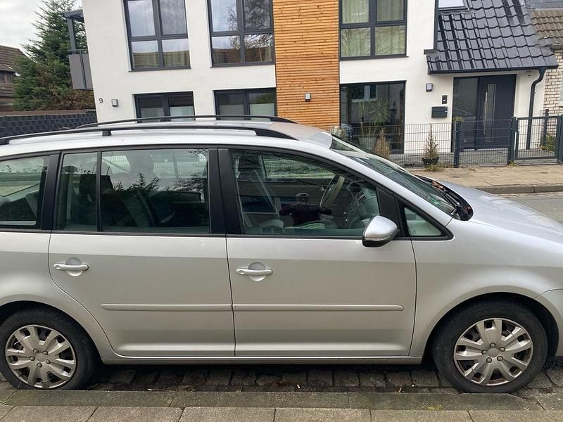 Gebraucht VW Touran 140 PS (102 kW) 2010 Grau Van / Kleinbus