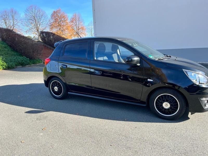 Schwarz Gebraucht 2018 Mitsubishi Space Star Edition Kleinwagen | 6.500 € (Guter Preis) - Bild 1/4