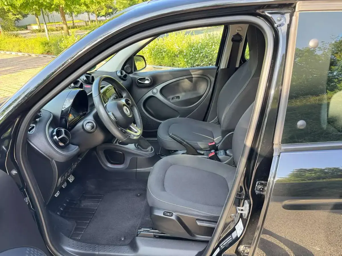 Gebraucht Smart ForFour Passion 71 PS (52 kW) 2016 Schwarz Kleinwagen