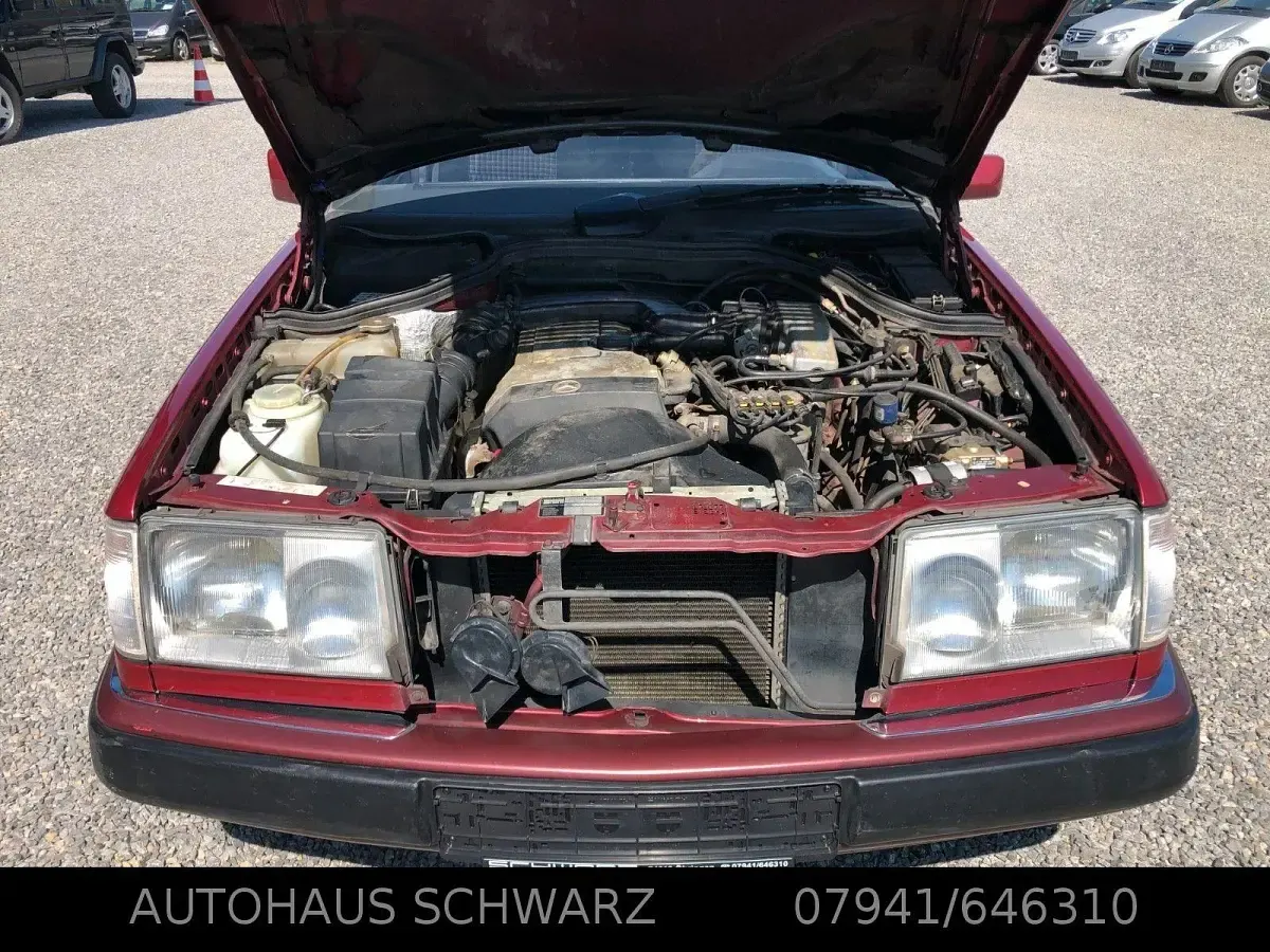 Gebraucht Mercedes E220 150 PS (110 kW) 1992 Rot Limousine