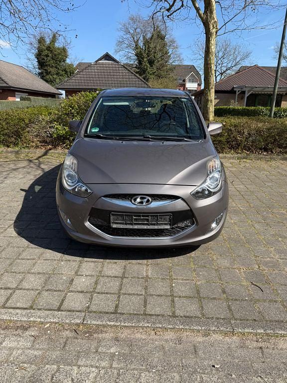 Gebraucht Hyundai ix20 Comfort 90 PS (66 kW) 2011 Braun Kleinwagen