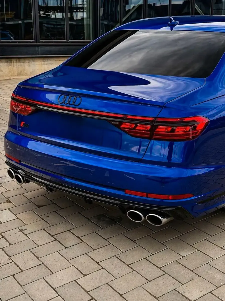 Gebraucht Audi S8 Ambiente 571 PS (419 kW) 2023 Blau Limousine