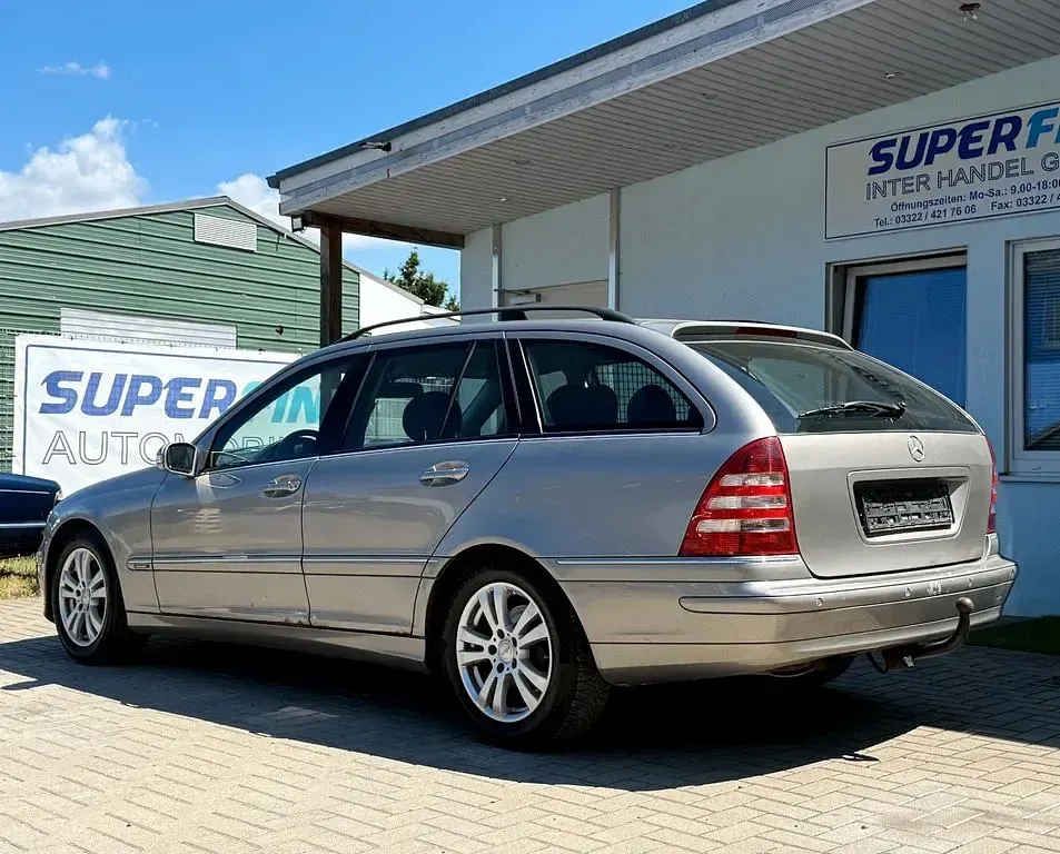 Gebraucht Mercedes C220 Elegance 150 PS (110 kW) 2005 Silber Limousine