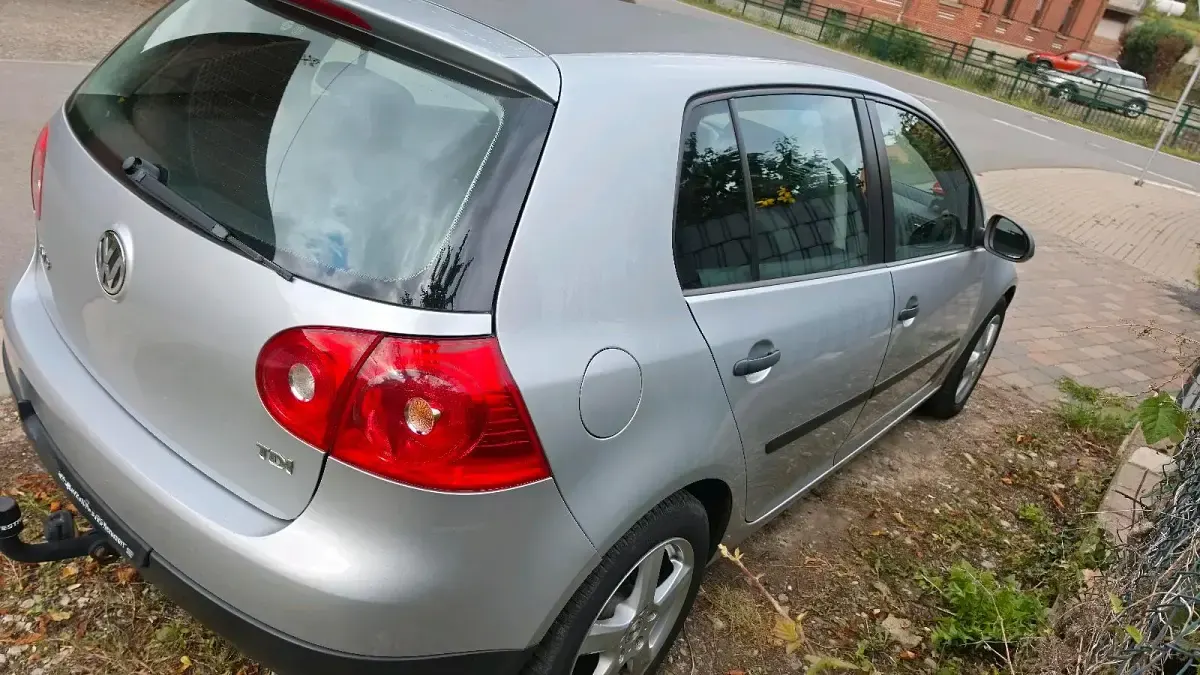 Gebraucht VW Golf V 105 PS (77 kW) 2007 Silber Kleinwagen