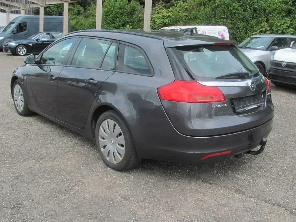 Używany Opel Insignia 131 KM (96 kW) 2011 Szary Kombi