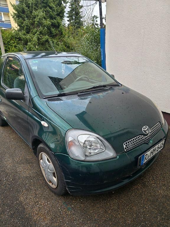 Grün Gebraucht 2001 Toyota Yaris Sol Limousine | 1.000 € (Fairer Preis) - Bild 1/4