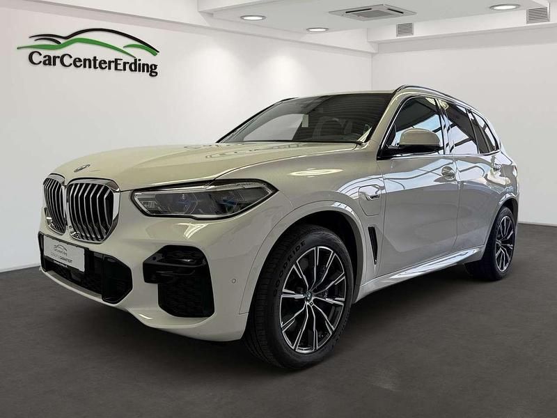 Alpinweiss iii Gebraucht 2022 BMW X5 M Sport SUV | 56.990 € (Guter Preis) - Bild 1/4