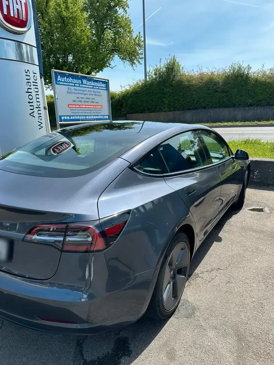 Gebraucht Tesla Model 3 Standard Range 235 kW (320 PS) 2022 Braun Limousine