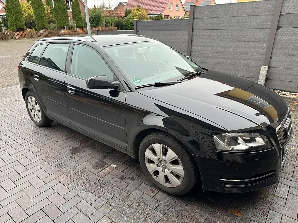 Używany Audi A3 Attraction 105 KM (77 kW) 2011 Czarny Hatchback