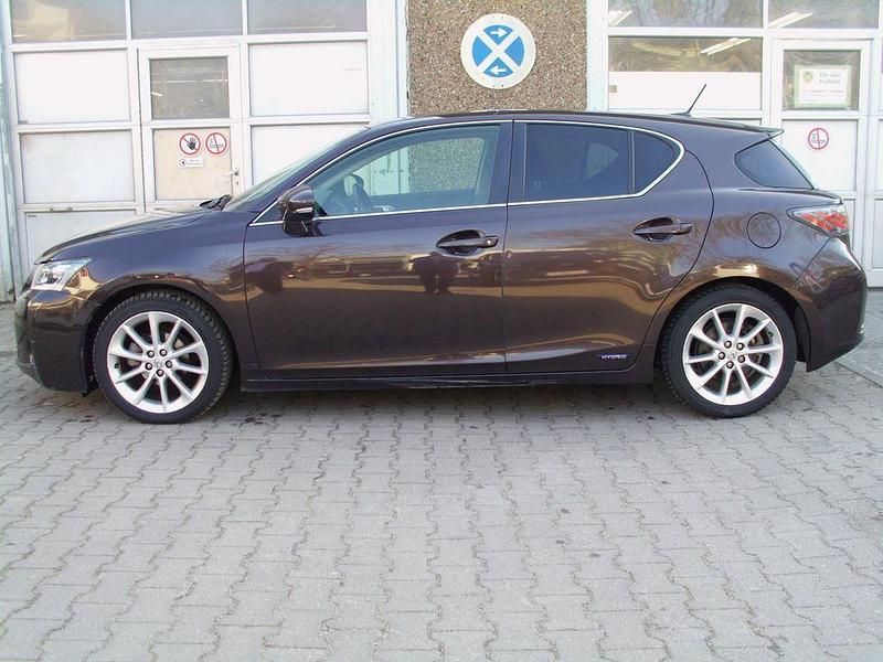 Gebraucht Lexus CT200h Dynamic Line 136 PS (100 kW) 2012 Braun Limousine