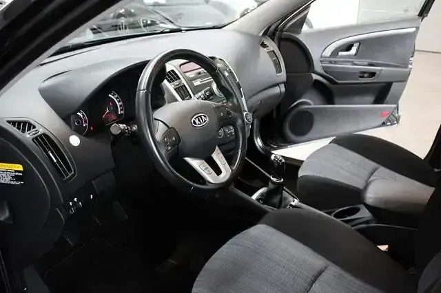 Occasion Kia Ceed Spirit 125 ch (91 kW) 2011 Noir Citadine