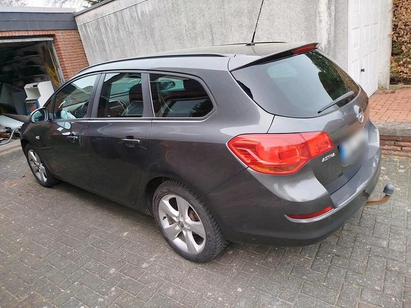 Gebraucht Opel Astra 110 PS (80 kW) 2011 Grau Kombi