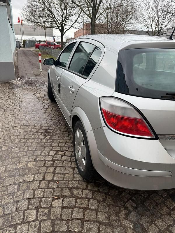 Gebraucht Opel Astra 105 PS (77 kW) 2005 Silber Limousine