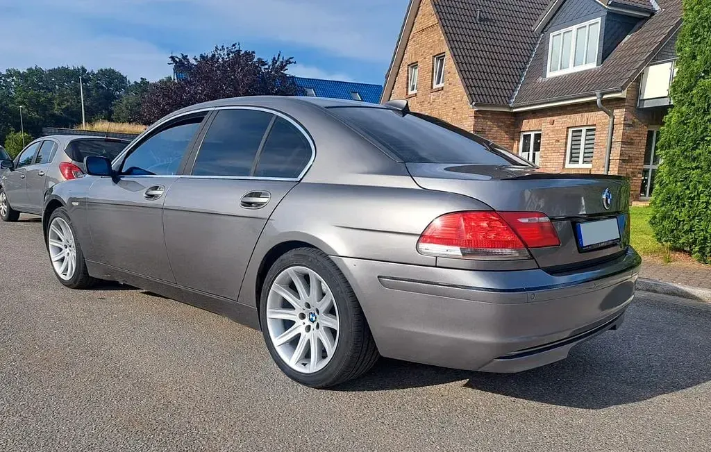 Second-hand BMW 740 Sport Line 306 CP (225 kW) 2006 Gri Berlinǎ