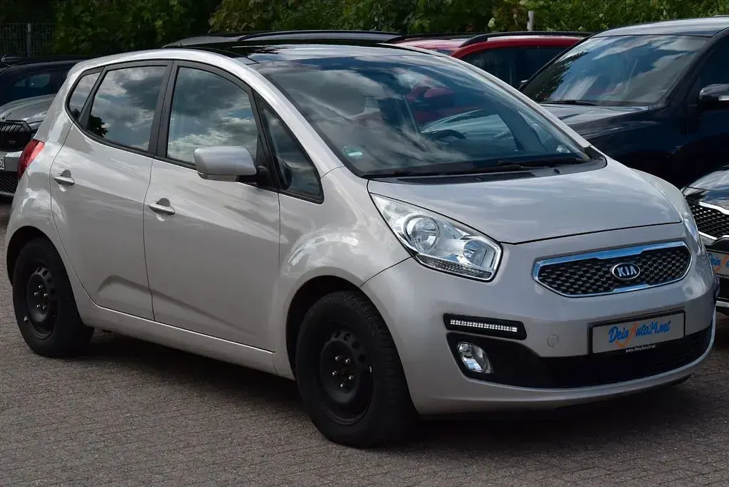 Gebraucht Kia Venga 125 PS (91 kW) 2010 Silber Kleinwagen